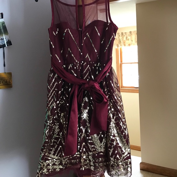 burgundy & gold homecoming/prom dress - Picture 2 of 3